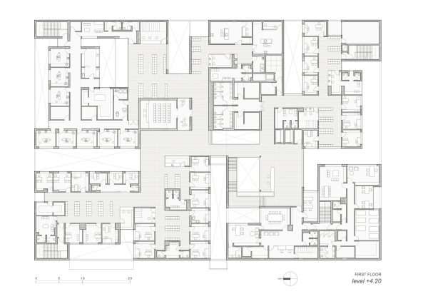 Krankenhaus in Kuwait, AGI Architects, Ali Mohammed T. Al-Ghanim Krankenhaus, Klinik, Gesundheitsbauten, Fassade, Licht, Belichtung, Innenhfe, Lichschacht, Orientmuster, Orient, Schleier, Patienten, Orientierung, Tageslicht, daylight, Gold, Bauen im Orient, Emirate, arabische Architektur, Sprache, Baunetz, Baunetz-Meldung, Bettina Krause, Health, Healing Architecture, Bauen fr die Gesundheit