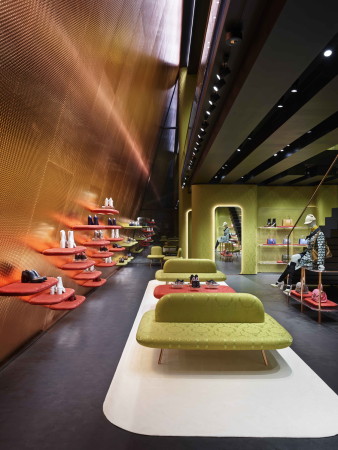 Kupfer, cupper, Metall, Metallfassade, Box, Tokio, Tokyo, Ayoma, Prada, Miu Miu, Schaufenster, shop window, Herzog & de Meuron