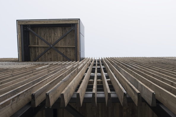 Val-Jalbert, Belvedere, Atelier Pierre Thibault, village, Dorf, Kanada, Canada, historisches Dorf, Holz, wood, Ruine, ruin, Zaun, Fassade, facade, lattice, Fabrik, factory, Tourismus, Aussichtsplattform