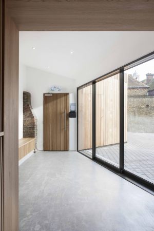 Rye, East Sussex, Kino, cinema, Jonathan Dunn Architects, England, Grobritannien, Nordirland, Wohnanlage, John Fletcher, housing project, Denkmalpflege, conservation, reuse, Umnutzung, Hgel, slope, Dachkonstruktion, Dach, roof, Erweiterung, extension, Holz, wood, red cedar, Zedernholz, Eichenholz, Fassade, facade, Akustik, acoustic, Theater, Ballett, Oper, Sport