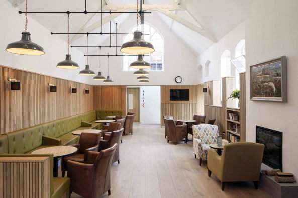 Rye, East Sussex, Kino, cinema, Jonathan Dunn Architects, England, Grobritannien, Nordirland, Wohnanlage, John Fletcher, housing project, Denkmalpflege, conservation, reuse, Umnutzung, Hgel, slope, Dachkonstruktion, Dach, roof, Erweiterung, extension, Holz, wood, red cedar, Zedernholz, Eichenholz, Fassade, facade, Akustik, acoustic, Theater, Ballett, Oper, Sport