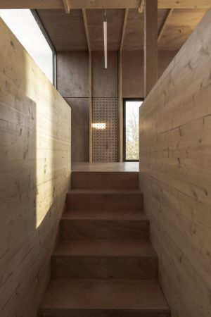 Ziegler Antonin architecte, Impasse des Falaises, rmelkanal, La Manche, Meer, Haus, house, sea, country house, Fassade, facade, schwarz, Holz, wood, Anbau, Bibliothek, library, Senneville-sur-Fecamp, Kubus, Fenster, window, Holzpaneele, Ausblick, view
