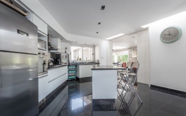 Crdoba, Argentinien, House in Q2, Santiago Carlos Viale Lescano, Haus, housing, unterirdisch, Hof, courtyard, Beton, concrete, Dach, roof, vegetation, Garten, Terrasse, terrace, pool, Schwimmbad, Beleuchtung, light, Aluminium, Sule, column, Gestein, brick, BacksteinCrdoba, Argentinien, House in Q2, Santiago Carlos Viale Lescano, Haus, housing, unterirdisch, Hof, courtyard, Beton, concrete, Dach, roof, vegetation, Garten, Terrasse, terrace, pool, Schwimmbad, Beleuchtung, light, Aluminium, Sule, column, Gestein, brick, Backstein