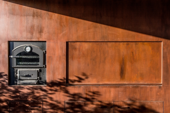 C�rdoba, Argentinien, House in Q2, Santiago Carlos Viale Lescano, Haus, housing, unterirdisch, Hof, courtyard, Beton, concrete, Dach, roof, vegetation, Garten, Terrasse, terrace, pool, Schwimmbad, Beleuchtung, light, Aluminium, S�ule, column, Gestein, brick, Backstein