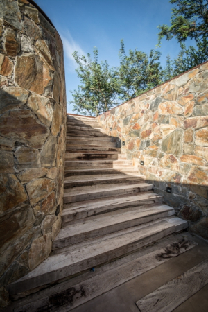 Crdoba, Argentinien, House in Q2, Santiago Carlos Viale Lescano, Haus, housing, unterirdisch, Hof, courtyard, Beton, concrete, Dach, roof, vegetation, Garten, Terrasse, terrace, pool, Schwimmbad, Beleuchtung, light, Aluminium, Sule, column, Gestein, brick, Backstein