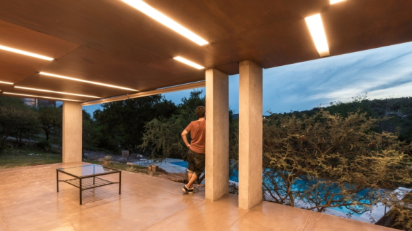 Crdoba, Argentinien, House in Q2, Santiago Carlos Viale Lescano, Haus, housing, unterirdisch, Hof, courtyard, Beton, concrete, Dach, roof, vegetation, Garten, Terrasse, terrace, pool, Schwimmbad, Beleuchtung, light, Aluminium, Sule, column, Gestein, brick, Backstein