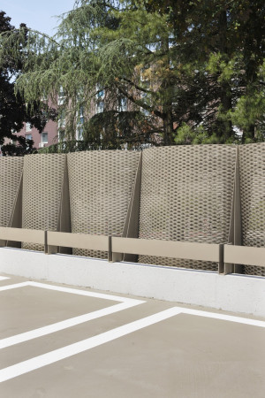 Slowenien, offener Wettbewerb, open competition, ENOTA, Enota, Car Park, Parkgarage, Autogarage, Slovenia, Velenje, Metallfassade, metal facade, Parkhaus, Auto in der Stadt, facade, Fassade, Wettbewerb, 2014, Baunetz, Baunetz-Meldungen, parking, Kubus, Nutzbau, Garage, Rampen, Steigung, Parkpl�tze