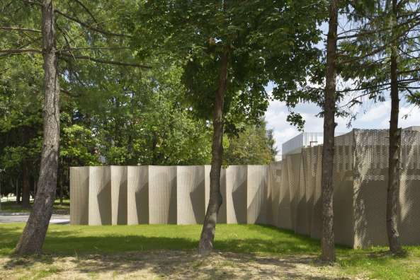 Slowenien, offener Wettbewerb, open competition, ENOTA, Enota, Car Park, Parkgarage, Autogarage, Slovenia, Velenje, Metallfassade, metal facade, Parkhaus, Auto in der Stadt, facade, Fassade, Wettbewerb, 2014, Baunetz, Baunetz-Meldungen, parking, Kubus, Nutzbau, Garage, Rampen, Steigung, Parkpltze