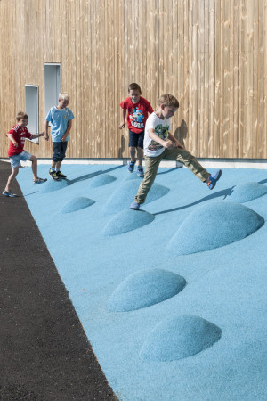 CEBRA; SPINN Arkitekter; stengen & Bergo; Mesterfjellet School; Schule; Schulgebude; Neubau; Architektur; Kebony; School and Famiy Center; Larvik; Norwegen