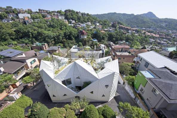 Blooming House, HWA Hun, Korea, Seoul, Fassade, facade, Wohnen, housing, hill, Hgel, Natur, Garten, Aluminium, Beton, concrete