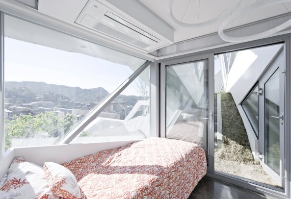 Blooming House, HWA Hun, Korea, Seoul, Fassade, facade, Wohnen, housing, hill, Hgel, Natur, Garten, Aluminium, Beton, concrete