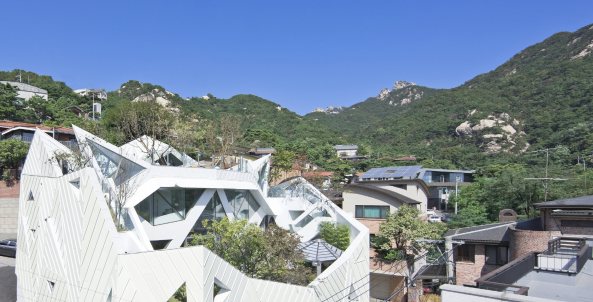 Blooming House, HWA Hun, Korea, Seoul, Fassade, facade, Wohnen, housing, hill, H�gel, Natur, Garten, Aluminium, Beton, concrete