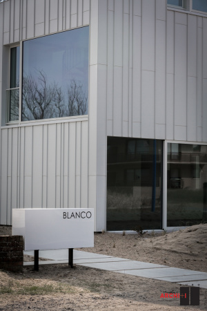 Buro II & Archi+I, Belgien, Koksijde, Strand, Haus, Wohnhaus, housing, house, wie, Fassade, facade, Aluminium, Satteldach, pitched roof, Dnen, dune, purity