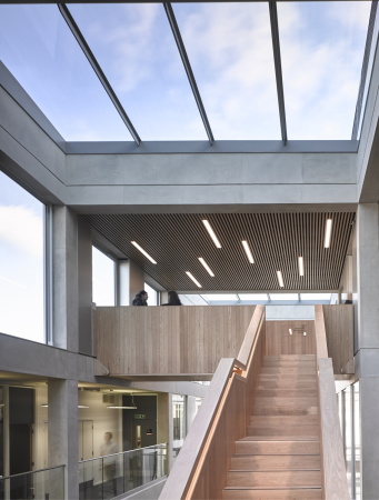 Lancaster, Unigebude, 2015, 2014, Hochschulgebude, Luftige Strenge, Engineering, Ingenieurswissenschaften, Grobritannien, England, Brick, Ziegel, Backstein, Hochschule, Neubau, School of Engineering at Lancaster University, Mark Swindlehurst, John McAslan + Partners, architecture, Breeam, Vorplatz, Grid, Rahmen, Sulen