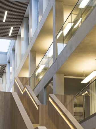 Lancaster, Unigebude, 2015, 2014, Hochschulgebude, Luftige Strenge, Engineering, Ingenieurswissenschaften, Grobritannien, England, Brick, Ziegel, Backstein, Hochschule, Neubau, School of Engineering at Lancaster University, Mark Swindlehurst, John McAslan + Partners, architecture, Breeam, Vorplatz, Grid, Rahmen, Sulen