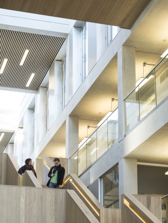 Lancaster, Unigebude, 2015, 2014, Hochschulgebude, Luftige Strenge, Engineering, Ingenieurswissenschaften, Grobritannien, England, Brick, Ziegel, Backstein, Hochschule, Neubau, School of Engineering at Lancaster University, Mark Swindlehurst, John McAslan + Partners, architecture, Breeam, Vorplatz, Grid, Rahmen, Sulen