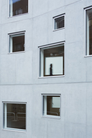 Florian Busch Architects, Japan, Tokio, Tokyo, office, Brogebude, Beton, concrete, Fassade, facade, apartment, Roppongi Hills, Arbeit, work