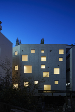 Florian Busch Architects, Japan, Tokio, Tokyo, office, Brogebude, Beton, concrete, Fassade, facade, apartment, Roppongi Hills, Arbeit, work