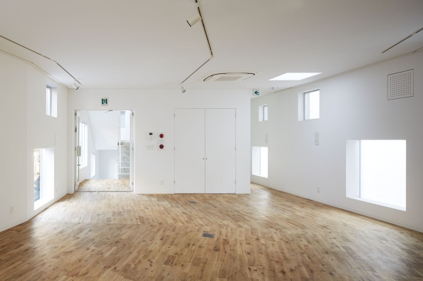 Florian Busch Architects, Japan, Tokio, Tokyo, office, Brogebude, Beton, concrete, Fassade, facade, apartment, Roppongi Hills, Arbeit, work