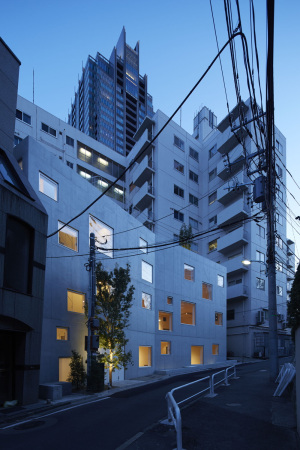 Florian Busch Architects, Japan, Tokio, Tokyo, office, Brogebude, Beton, concrete, Fassade, facade, apartment, Roppongi Hills, Arbeit, work