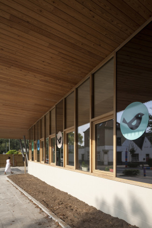 Holz, Beton, Holzschnitt, Ukkel, Belgien, Fassade Metallstbe, facade, metal sticks, nursery, Ukkel, Bruxelles, Brssel, Ukkel, KiTa, Kindertagesttte, Kirche, Bestand, fenster, Ruherume