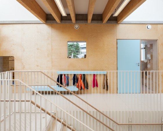 Holz, Beton, Holzschnitt, Ukkel, Belgien, Fassade Metallstbe, facade, metal sticks, nursery, Ukkel, Bruxelles, Brssel, Ukkel, KiTa, Kindertagesttte, Kirche, Bestand, fenster, Ruherume