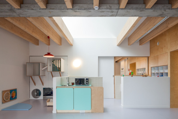 Holz, Beton, Holzschnitt, Ukkel, Belgien, Fassade Metallstbe, facade, metal sticks, nursery, Ukkel, Bruxelles, Brssel, Ukkel, KiTa, Kindertagesttte, Kirche, Bestand, fenster, Ruherume