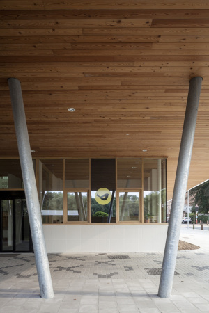Holz, Beton, Holzschnitt, Ukkel, Belgien, Fassade Metallstbe, facade, metal sticks, nursery, Ukkel, Bruxelles, Brssel, Ukkel, KiTa, Kindertagesttte, Kirche, Bestand, fenster, Ruherume