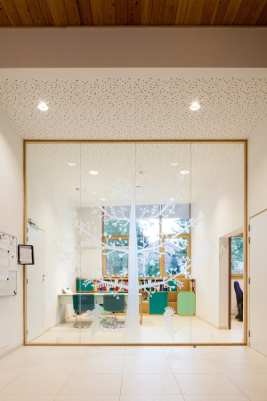 Holz, Beton, Holzschnitt, Ukkel, Belgien, Fassade Metallstbe, facade, metal sticks, nursery, Ukkel, Bruxelles, Brssel, Ukkel, KiTa, Kindertagesttte, Kirche, Bestand, fenster, Ruherume