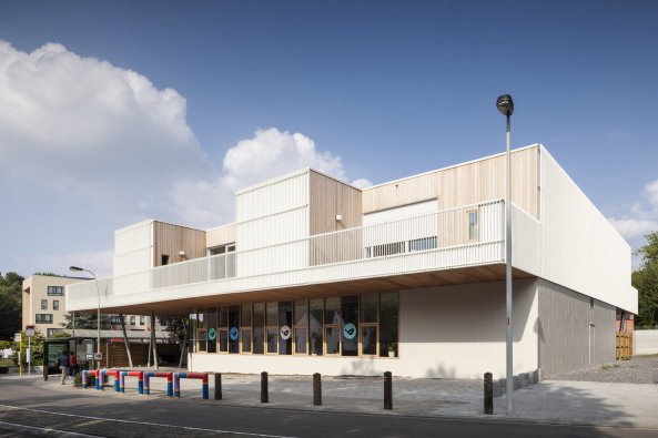 Holz, Beton, Holzschnitt, Ukkel, Belgien, Fassade Metallstbe, facade, metal sticks, nursery, Ukkel, Bruxelles, Brssel, Ukkel, KiTa, Kindertagesttte, Kirche, Bestand, fenster, Ruherume