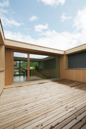 Juri Troy, Hohenems, Einfamilienhaus, Holz, wood, Vorarlberger Rheintal, Rheinauen, Vorarlberg, sterreich, house, residential, Fassade, facade, schwarz, Enfilade, Anthrazit, Polyurethan