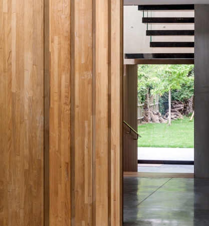 London, Edgley Design Architects, Jake Edgley, Denys Lasdun, Nroman Foster, Beton, Concrete, Architekten Haus, RIBA; RIBA Award, Fassade, Holz, Royal National Theatre, Dulwich, Experiment aus Beton, Pear Tree House, Birnenbaum, Wohnexperiment, Nachhaltigkeit, backyard, Jake Edgley, Bauherr, Sch�ner Wohnen, best architects,