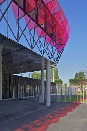 Aluminium, geschliffen, brilliant, Beton, Glas, koloriertes Glas, coloured glas, concrete, Frankreich, Nantes, College, Philippe Gazeau, school, Mittelschule