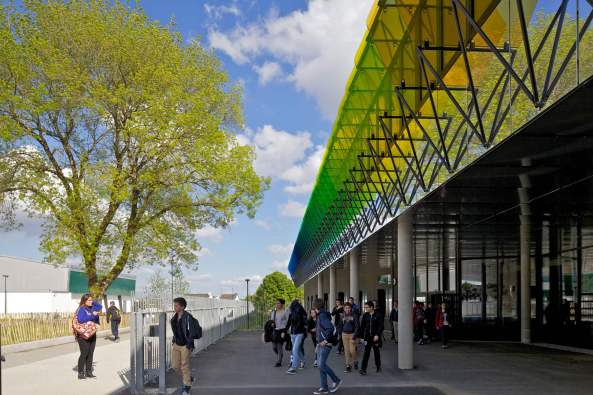 Aluminium, geschliffen, brilliant, Beton, Glas, koloriertes Glas, coloured glas, concrete, Frankreich, Nantes, College, Philippe Gazeau, school, Mittelschule