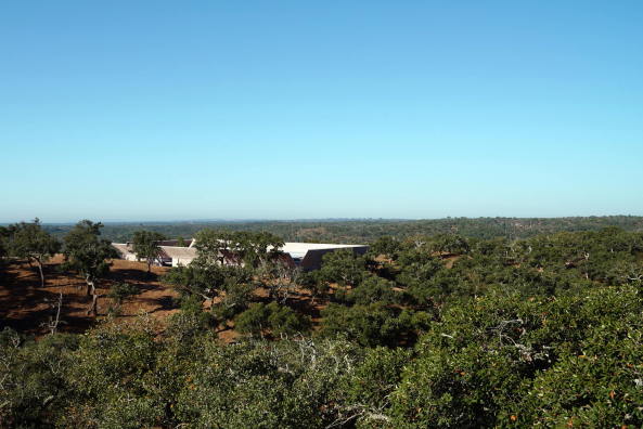 2015, Villa, Architektur, Beton, concrete, housing, living, Valerio Olgiati, Portugal, countryside, Landschaft, Wochenendhaus, weekend house, holiday, Ocean, water, garden, garten, Steingarten, courtyard, schn, trocken, pool, Schwimmbad, Hof, Innenhof