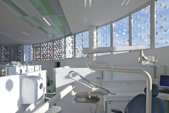 2014, Frankreich, Featurism, Neubau, Fassade, Spielerei, Metall, France, Dental Care Centre, CHU dEstaing, Clermont-Ferrand, Odontology, Odontologie, Philippe Gazeau Architect, &#xfeff;&#xfeff;Philippe Ruault, Christophe Camus, Health care, Healing architecture, Baunetzwoche