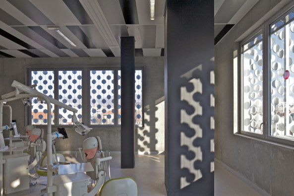 2014, Frankreich, Featurism, Neubau, Fassade, Spielerei, Metall, France, Dental Care Centre, CHU dEstaing, Clermont-Ferrand, Odontology, Odontologie, Philippe Gazeau Architect, &#xfeff;&#xfeff;Philippe Ruault, Christophe Camus, Health care, Healing architecture, Baunetzwoche