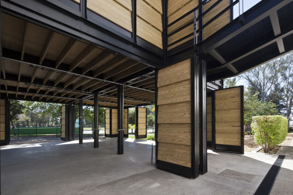 Guadalajara, Mexiko, Neubau, Werkstatt, Holzwerkstatt, Lakiererei, Holz, Stahl, Erweiterung, Annex, Lftung, Belftung, natrlich, Studenten, Architekturstudenten, Farben, air, smell, expansion, wood, steel, Mexico, architecture students, workshop, building, 2015, natural ventilation, fnnungen, Tren,