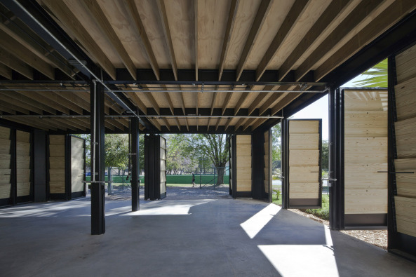 Guadalajara, Mexiko, Neubau, Werkstatt, Holzwerkstatt, Lakiererei, Holz, Stahl, Erweiterung, Annex, Lftung, Belftung, natrlich, Studenten, Architekturstudenten, Farben, air, smell, expansion, wood, steel, Mexico, architecture students, workshop, building, 2015, natural ventilation, fnnungen, Tren,