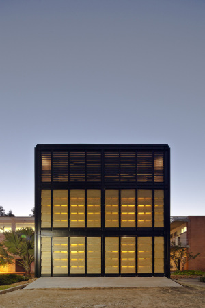 Guadalajara, Mexiko, Neubau, Werkstatt, Holzwerkstatt, Lakiererei, Holz, Stahl, Erweiterung, Annex, Lftung, Belftung, natrlich, Studenten, Architekturstudenten, Farben, air, smell, expansion, wood, steel, Mexico, architecture students, workshop, building, 2015, natural ventilation, fnnungen, Tren,