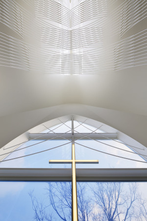 Niigata, Japan, Kapelle, Chapel, St. Voile, Kasahara Design Work, roof, Dach, Dachkonstruktion, Wei, Welle, wave, slate, Schiefer, Satteldach, pitched roof, Glas, Fenster, window, glass, veil, Schleier, Bogen, arc, Rohr, pipe