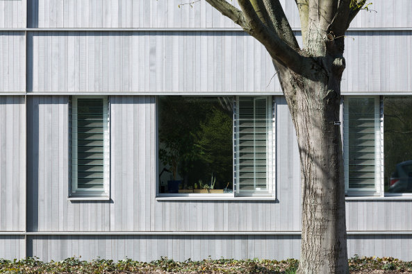 Holzlaube, Florian Nagler Architekten, Freie Universitt Berlin, Neubau, Erweiterunsgbau, Kleine Fcher, Silberlaube, Rostlaube, Berlin, Mnchen, Baunetz, Baunetz-Meldung, Bibliothek, Lesen, Arbeitspltze, Studieren in Berlin, Studium in Berlin, Studenten, Erweiterungsbau der FU Berlin, Architektur, archicture, unigebude, Seminare, Fassade, facade, Zedernholz, Holz, wood, Campus, Geist, Lernen, Grundsteinlegung, Richtfest, Erffnung, Erziehungswissenschaften, Psychologie, Dahlem-Dorf, Dahlem, Westberlin, Institutsneubau, Institut fr Psychologie, Lernlandschaft, FU Berlin, Quadratmeter