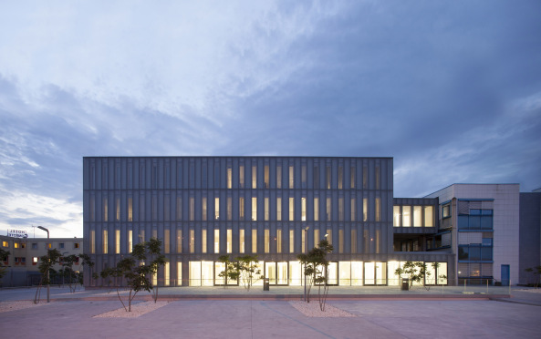 BVAU, Eric Bartolo, Jerome Villemard, Head office of Social security for French citizen abroad, Rubelles, Frankreich, Melun, Sicherheit, suburban, office, Bro, Fassade, facade, Transparenz, glass, Glas, Holz, hell, clean, wei, Licht, Beleuchtung, light