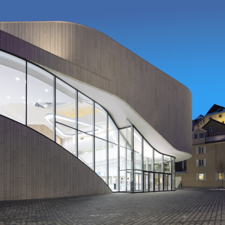 Montforthaus, Feldkirch, �sterreich, Austria, Hascher Jehle, Haus der Kulturen, Kongress, Messe, Event, Theater, B�hne, R�sslepark, Kultur, culture, Treppe, stairs, Musik, Licht, Beleuchtung, B�hnentechnik, Fassade, facade, Naturstein, Stein, stone, K�rnung, Jurakalkstein