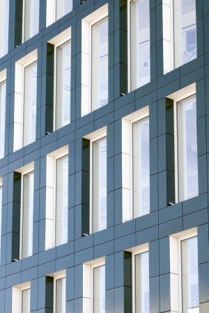 Verlagsgebude, Regensburg, Steidle Architekten, 2015, 93047 Regensburg, Kumpfmhler Strae 15, Neubau, Verwaltungsbau, Verwaltung, office building, administration, Mittelbayerischer Verlag, Block, Building, Newsroom, Bahngleise, Bahnhof, grn, Fassade, Kacheln, Pfeiler, Prallscheibe, Grundrisse, floor plans, stefan müller naumann