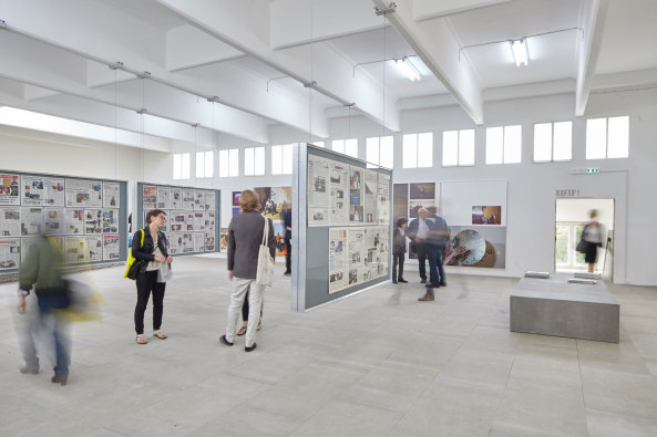 Architektur auf der Biennale in Venedig, Biennale 2015, Venedig, Venice, Venezia, architecture, art, Deutscher Pavillon, pavilion, Lnderbeitrge, Giardini, Arsenale, Okwui Enwezor, Tod in Venedig, Serenissima, La Serenissima, United Pavillon of Dead Nations, Isreal, Goldener Lwe, Das Kapital, Kunst als Wertanlage, Galleristen, Kuratoren, Knstler, Baunetz, uncube, collectores, dealers, exhibition, Ausstellung, Museum, Olaf Nicolai, Hito Steyerl, Nordic Pavillon, Camille Norment, OCA Office for Contemporary Art Norway, Rapture, Fabrik, Fotos, Fotografie, Jasmina Metwaly, Philip Rizk, Tobias Zielony, COW; OMA, chinese pavilion, Giro, All the World's Future, Zukunft, 56. Esposizone Internationale d'Arte, Sarah Lucas, Deep Cream Maradona, Britischer Pavillon, I Scream Daddio, Dada, British Pavilion, The British Council, Fenster, Zerbrochenes Glas, The mosque, Moschee, Island, Iceland, Christoph Bchel, Moschee in Venedig, Koran, Glaube, Hoffnung, Santa Maria della Misericordia, White Cube, Black Box, Pamela Rosenkranz, Our Product, Susanne Pfeffer, Jeanette Kunsmann, Stephan Burkoff, Baunetz, Baunetz-Meldung