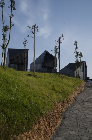 AIM Architecture; Wendy Saunders; Vincent de Graaf; Mount Luofo; Resort; Spa; Ensemble; Hotsprings Resort; Hotel Mianyang; Ruff Well Water Resort; Ferienanlage; Neubau; Wellness-Architektur; Regionales Bauen; China