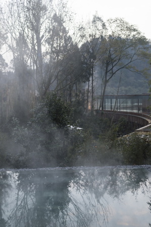 AIM Architecture; Wendy Saunders; Vincent de Graaf; Mount Luofo; Resort; Spa; Ensemble; Hotsprings Resort; Hotel Mianyang; Ruff Well Water Resort; Ferienanlage; Neubau; Wellness-Architektur; Regionales Bauen; China