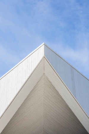 lgrd, Norwegen, Kirche, church, Wei, Fassade, Stavanger, Mischnutzung, mixed use, Dach, Dachkonstruktion, roof, Hang, slope, Skulptur, sculpture, glulam, Brettschichtholz, Holz, wood, Tageslicht, daylight, Sule, Glas, glass, column