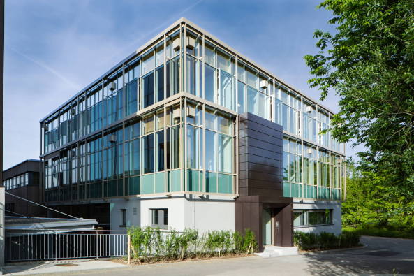 Schweiz, Nachhaltige Bauen, ETH Zrich, Neubau, new building, office, HIA Gebude, University, Universitt, Bildung, Studium, Forschung, Wissenschaft, Versuchsbau research building, engineering, wood, timber construction, Holzbau, Campus Hnggerberg, ETH Zrich, Forschungslabor aus Laubholz, Forschung, Hnggerberg, Innovation, timber, Brogebude, House of Natural Resources, Solarfassade, Beton, Brettschichtholz, Laubholz, Zrich, Schweiz, Nachhaltigkeit, komoderne, mml Architekten